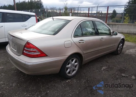 2002 Mercedes-Benz C 240 z USA, uszkodzony, nr VIN WDBRF61J42F284182